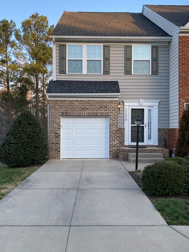 Photo - -- AVAILABLE MAY 8TH -- 3 BR / 3.5 BA End Unit Townhome, Available May 8th!