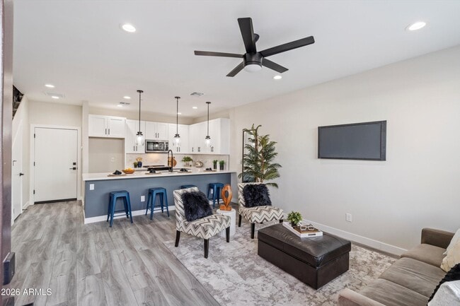 Building Photo - 1642 E Monte Vista Rd