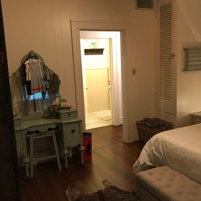 Photo - 906 Oakley St