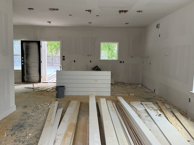 Photo - 215B Richards St