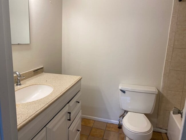 310 Cherokee Ct Unit E