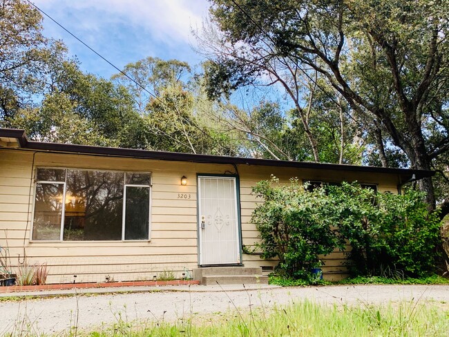 Building Photo - 3205-3205 Nielsen Rd Unit 3203 Nielsen Rd-1