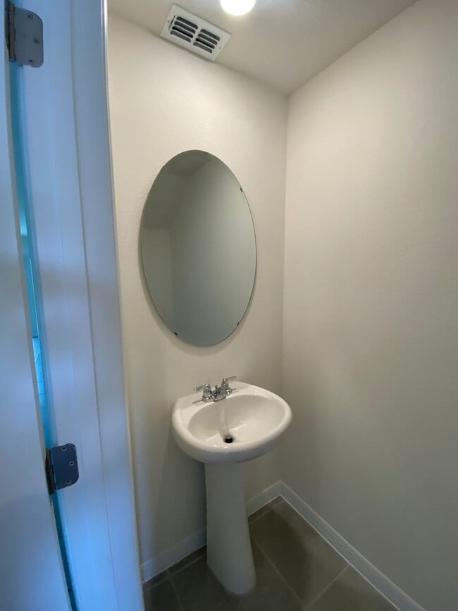 Photo - 3 Bedroom 2.5 Bath Townhouse in Harmony West for RENT!