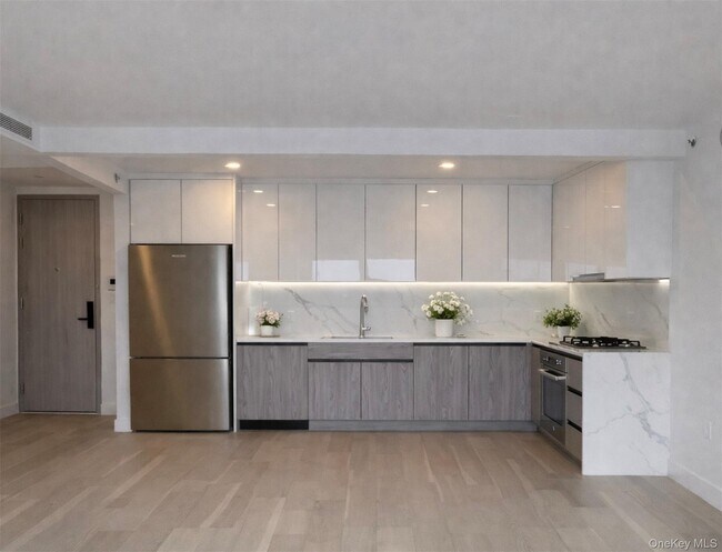 Building Photo - 144-49 Northern Blvd Unit 411