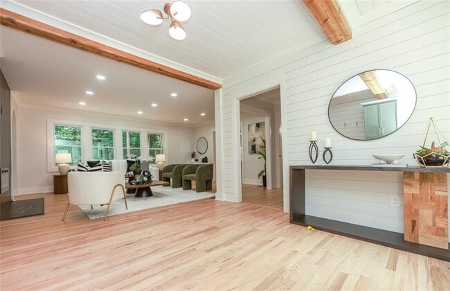 Photo - 2908 N Hills Dr NE