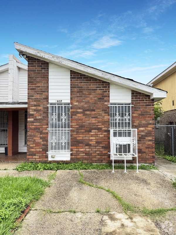 Building Photo - 7837 Sail St Rental