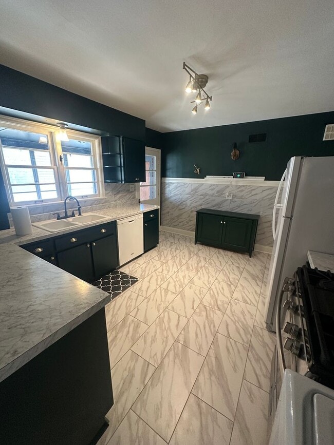 Photo - 3BD/2BA Home Located in Colonial Acres