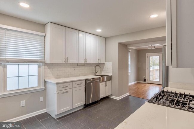 Photo - 5460 Lighthouse Ln
