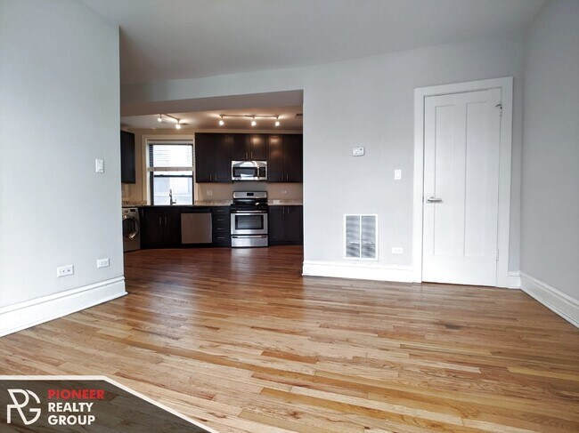Photo - 2227 W Wilson Ave Unit 2231-2