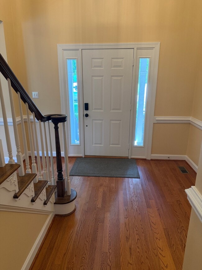 Photo - 504 Thorngate Rd