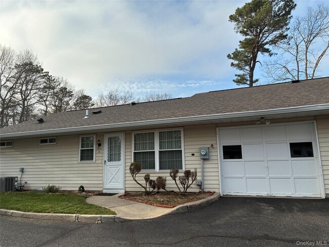 Photo - 353 Woodbridge Dr