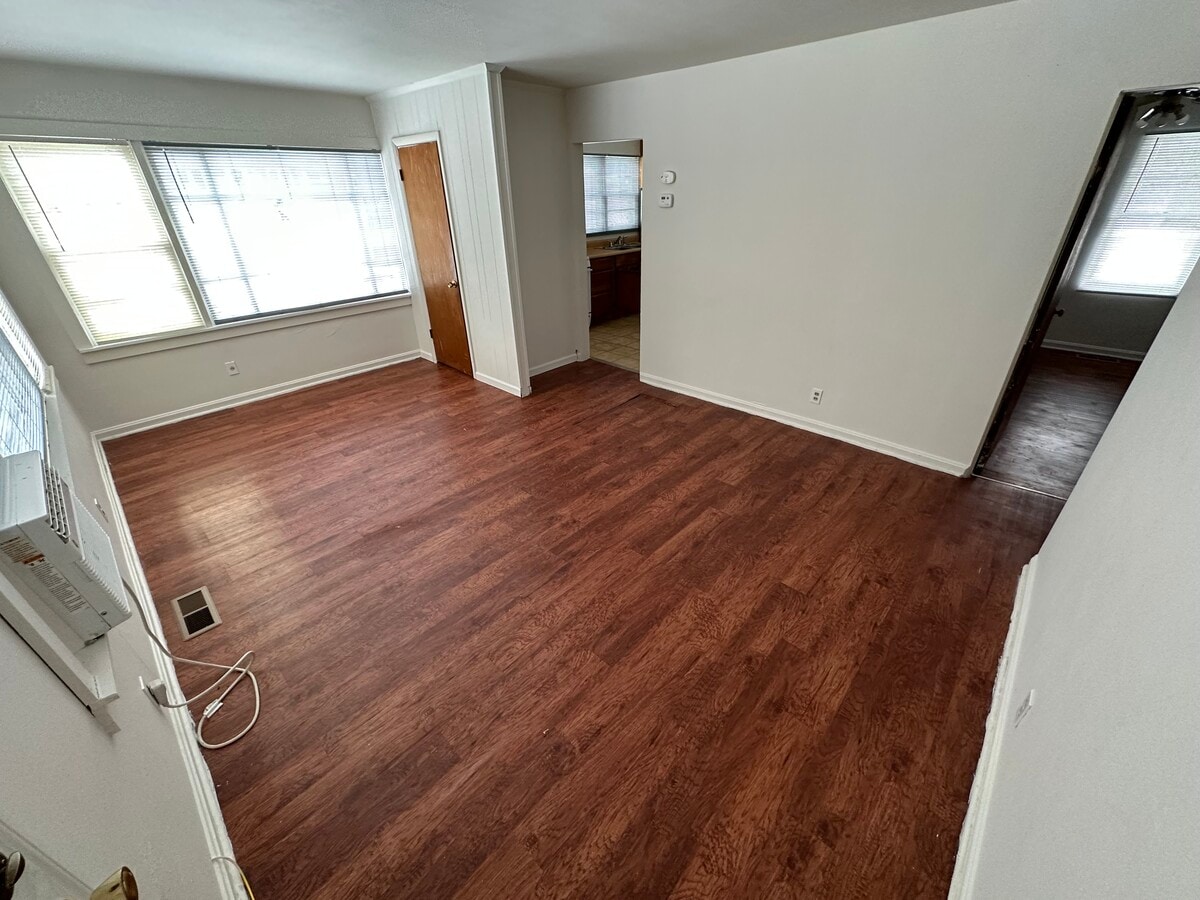 Photo - 805 W Main St