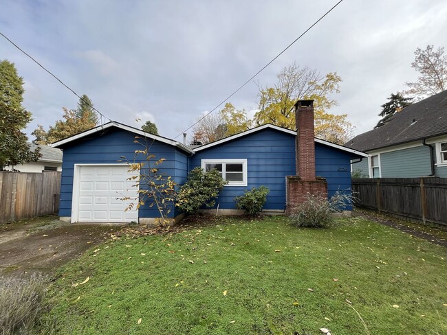 Building Photo - Charming 3-Bedroom Home with Hardwood Floo...