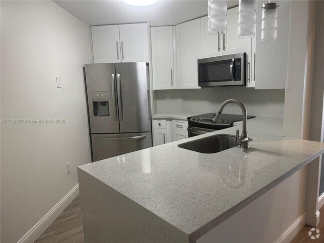 Building Photo - 9419 Fontainebleau Blvd Unit 210 Rental