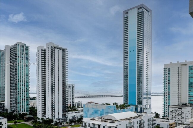 Building Photo - 333 NE 24th St Unit 1704