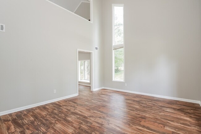 Photo - 6740 Creekmoor Ln