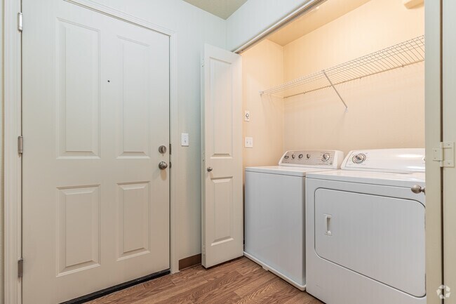 2BR, 1BA - 861SF