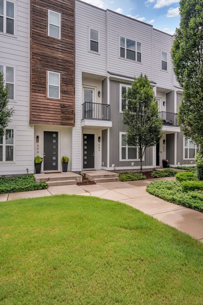 Photo - 504 Vernon Cir