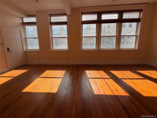 Building Photo - 337 Main St Unit 2F