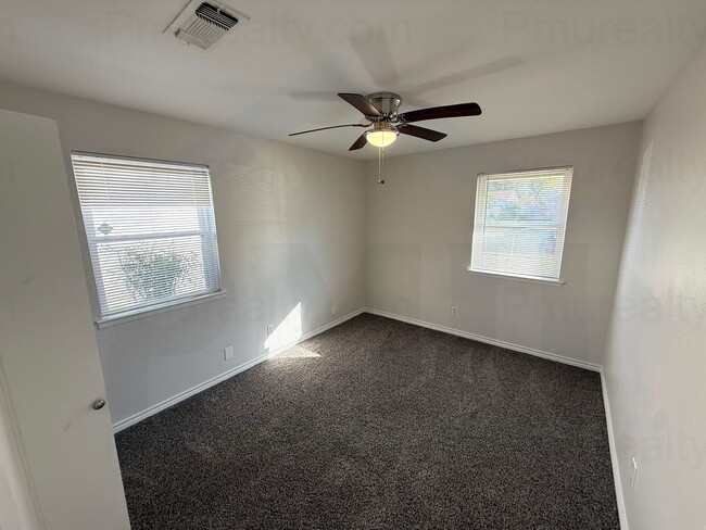 Photo - AVAILABLE NOW!!! Lovely 3 bedroom, 1 bath house in Duncanville