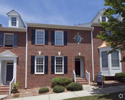 Building Photo - Gorgeous 4BR/3.5BA Townhouse in Desirable ...