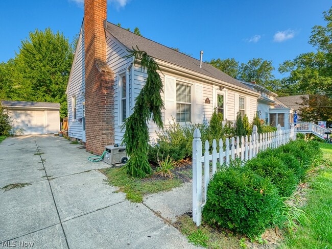 Photo - 352 Glen Park Dr