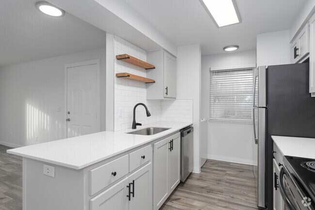 2BR, 2BA - 922SF - Kitchen