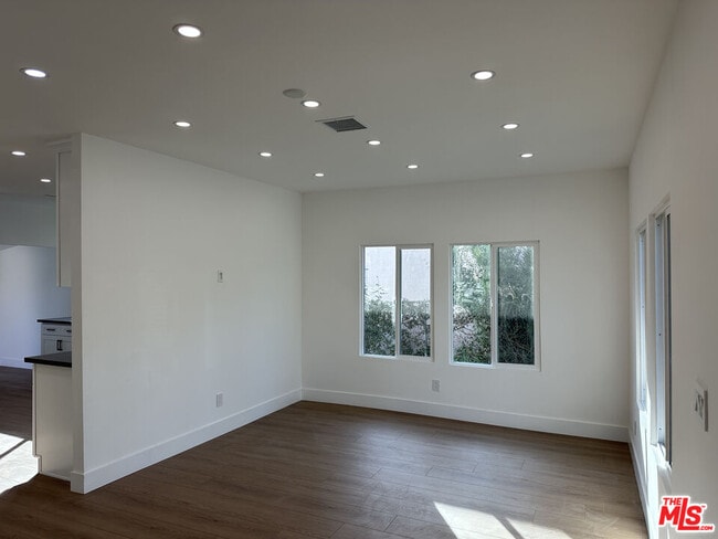 Photo - 1862 W 25th St