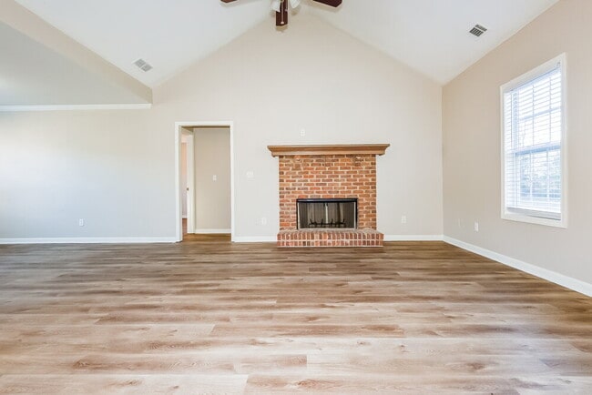 Photo - 1009 Crystal Brook Way