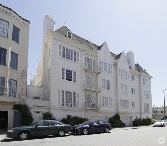 Marina Pierce Apartments