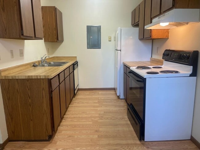 Photo - 914-16 N Oak St