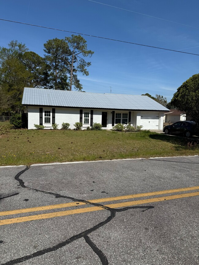 Building Photo - 656 Mahoney Rd