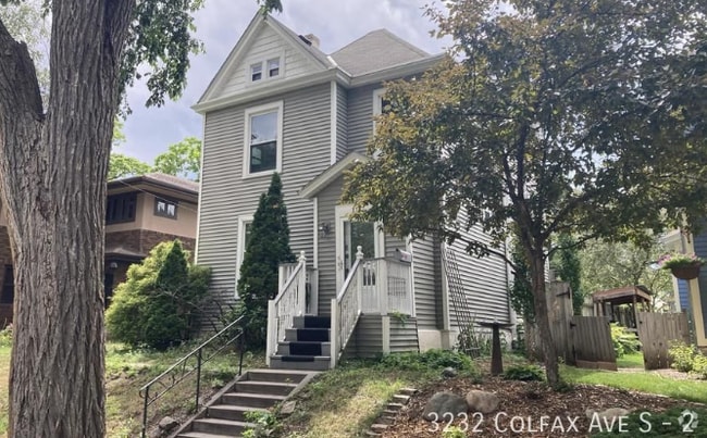 Building Photo - Freshly painted 4 bed Duplex in South Minn... Rental