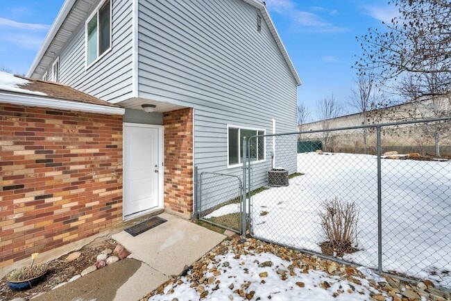 Building Photo - 7873 S Chadbourne Dr Unit B