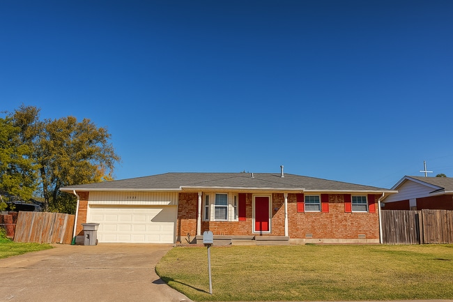 Building Photo - 4807 NW Cheyenne Ave