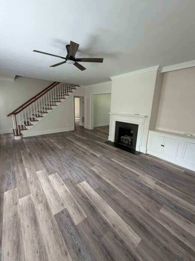 Photo - 905 Riverside Dr