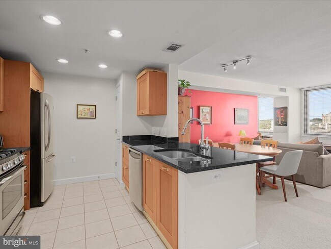 Photo - 2451 Midtown Ave Unidad 801