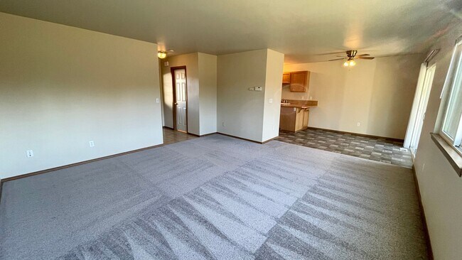 725-727 Crystal Springs