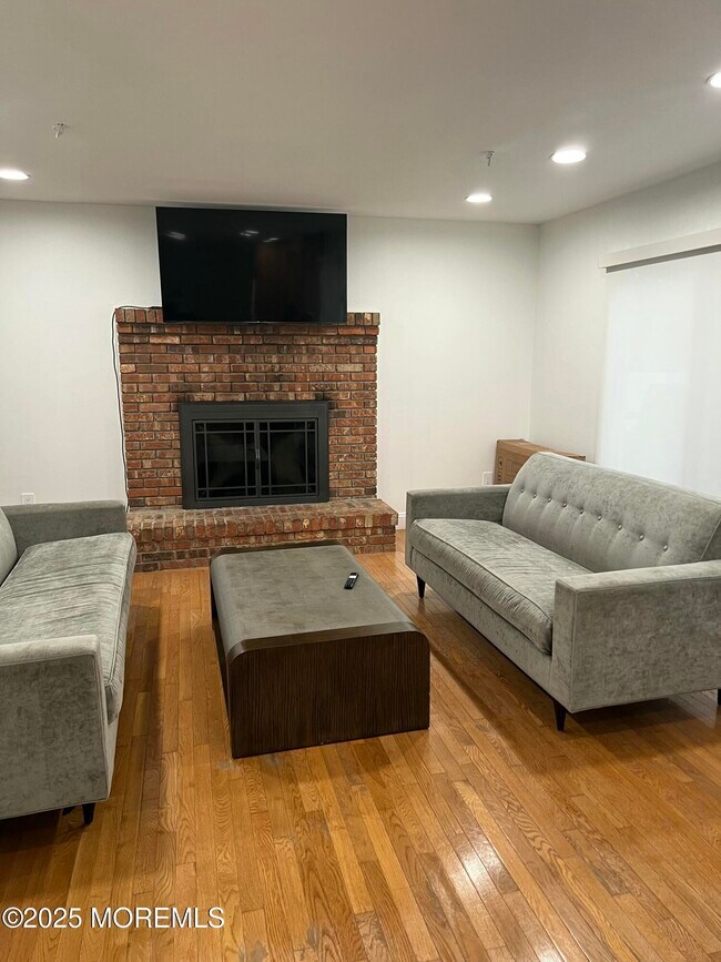 Photo - 1703 Melville St