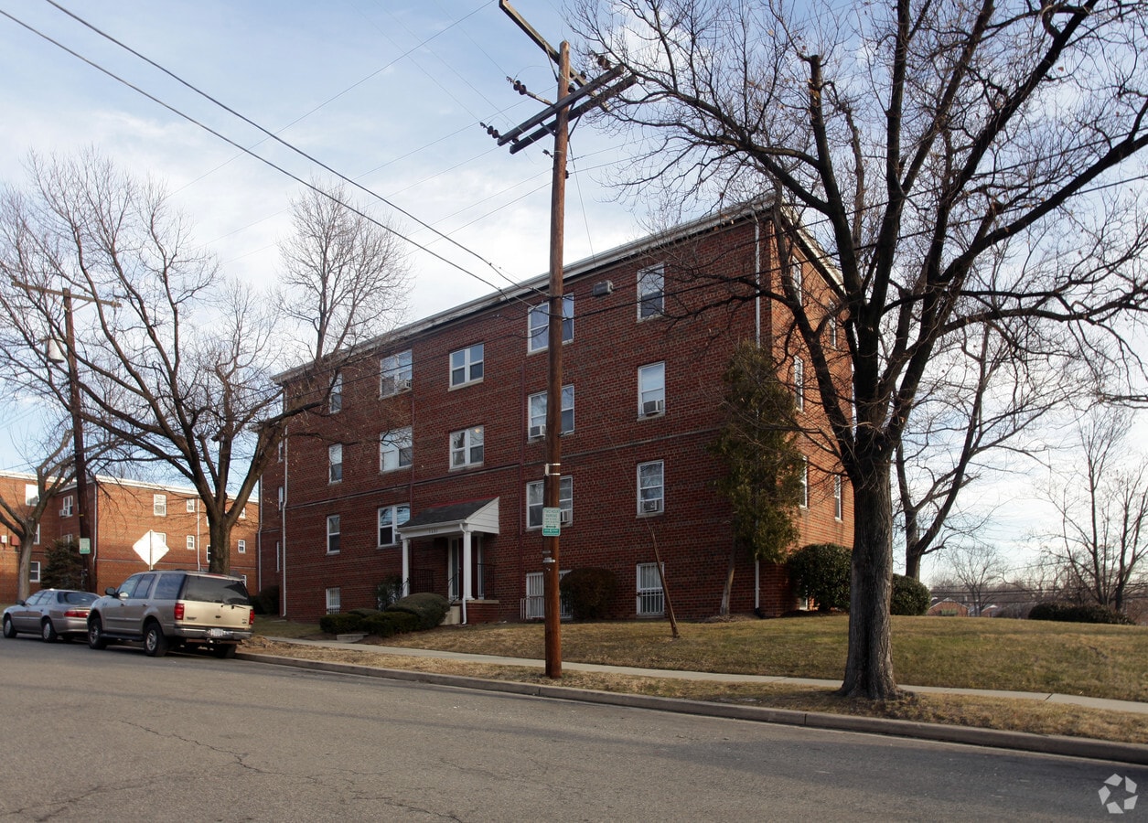 5601 2nd St NE - 5601 2nd St NE