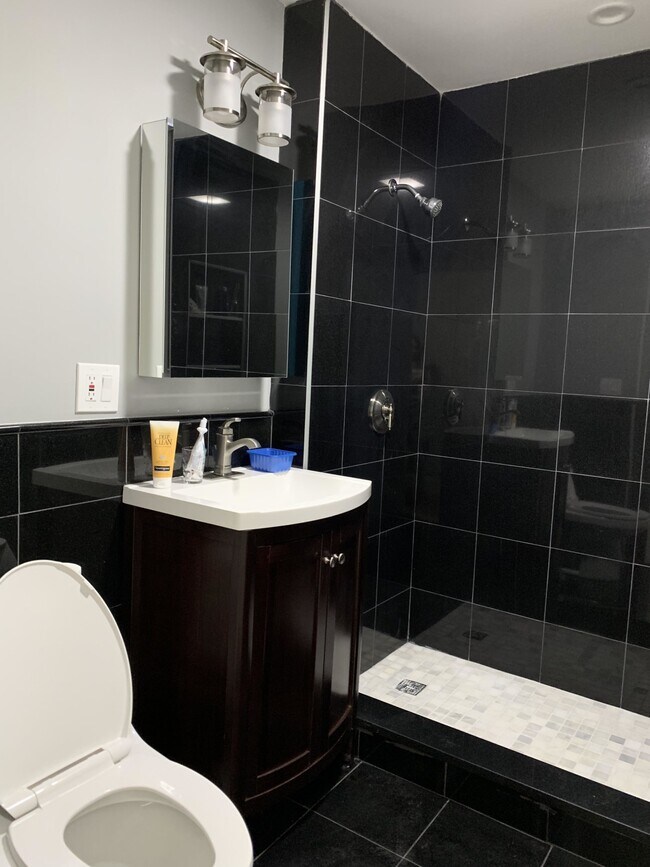 Photo - 146 Hillside St