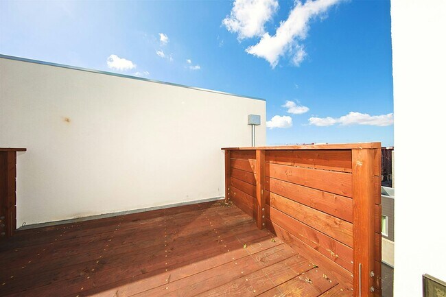 1941 Columbia St Unit 404