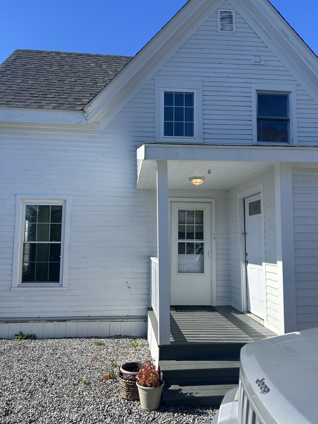 11 Trinity St