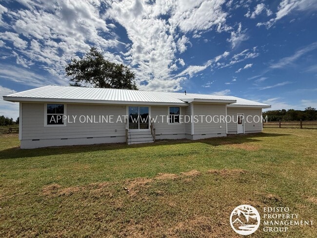 Photo - Remodeled Country Home with Privacy, Stora...