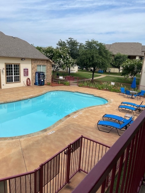 Pool area - Lakeside RGLLC Apartments