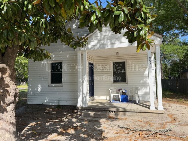 Photo - 905 Pender St