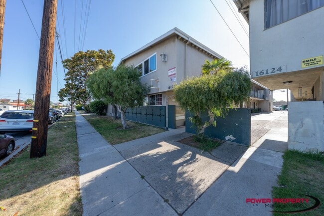 Building Photo - 16120 Van Ness Ave. Rental