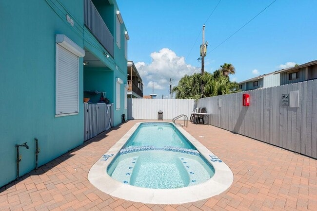 Photo - 110 E Retama St Unit 1