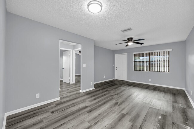 Photo - 1565 W 28th St