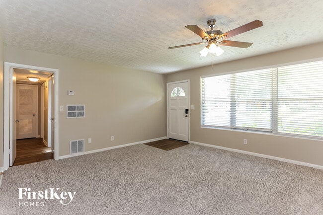 Photo - 2517 Columbine Dr N